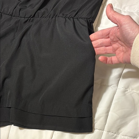 Black Sleeveless Romper with Fitted Waist and Pockets - L - Picture 7 of 9